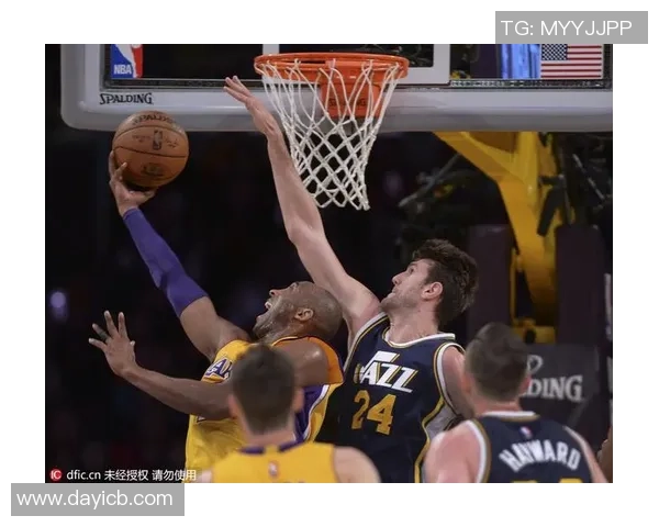 贾雷斯沃克底线突破挑战切特精彩回环拉杆反篮惊艳全场